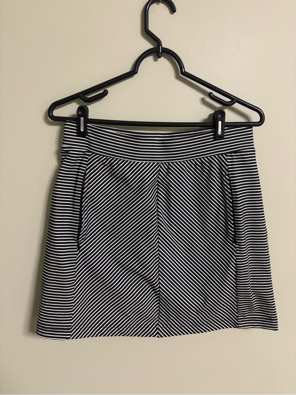 T by Talbots Golf Skort Black White Stripes Tennis Preppy Pockets Size Small